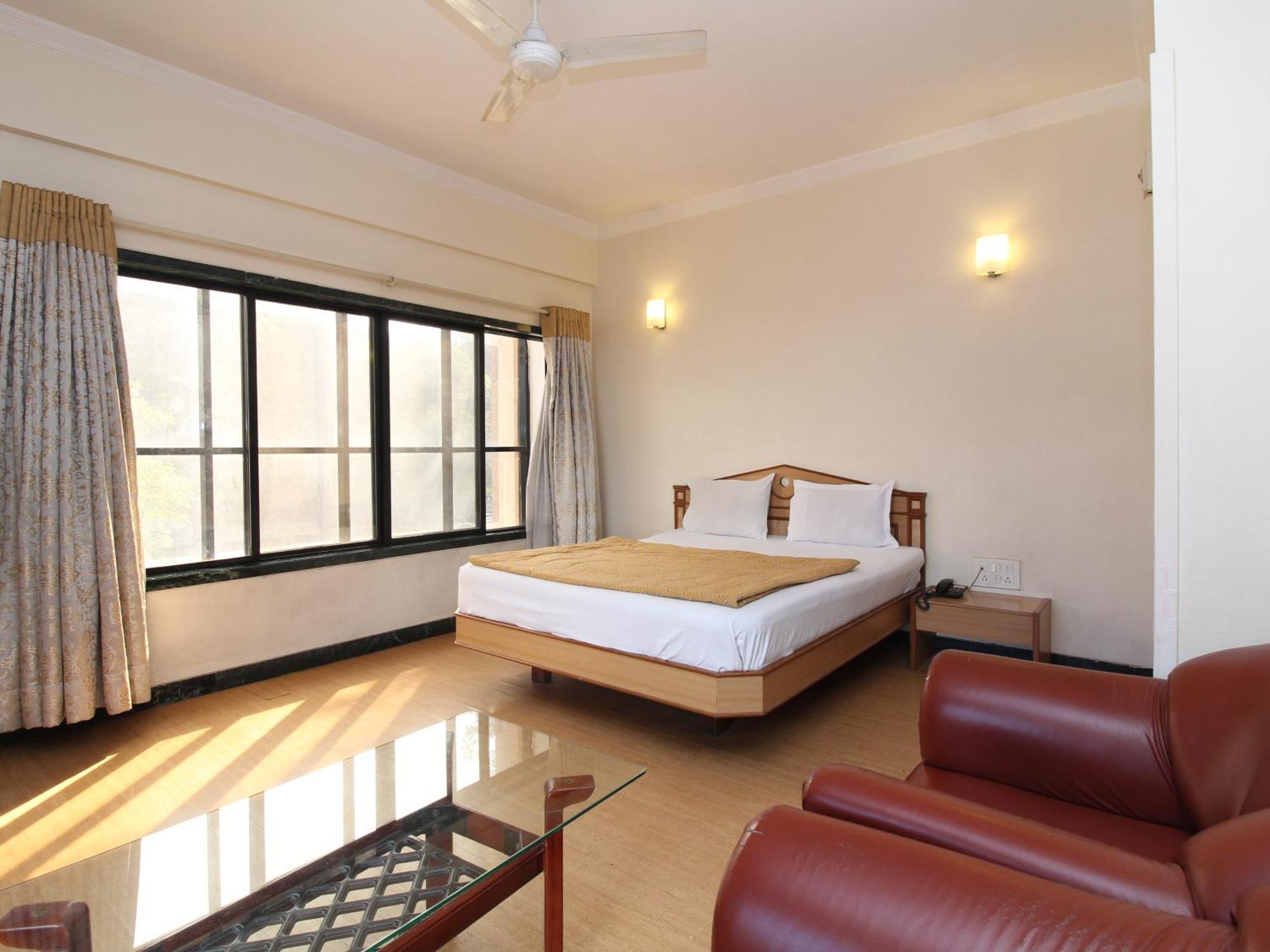 Hotel Pooja International Нашик Екстер'єр фото
